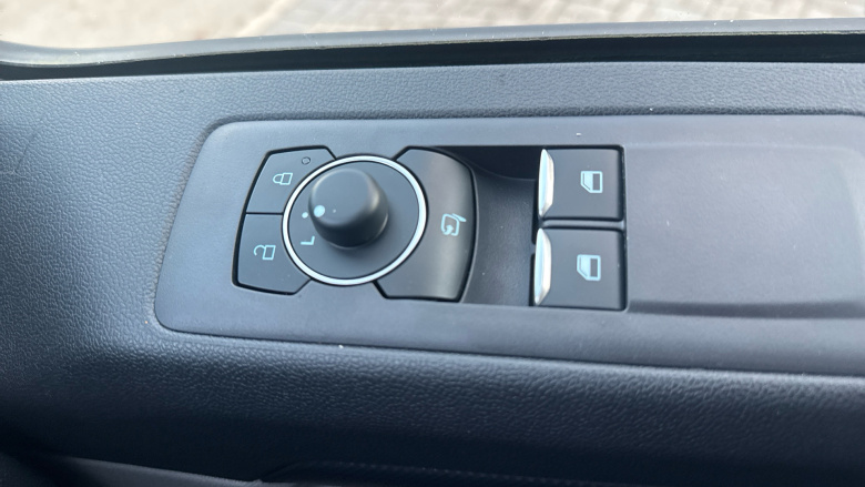 Ford Transit Custom E-320 L1 Rwd 100kW 65kWh H1 Van Limited Auto